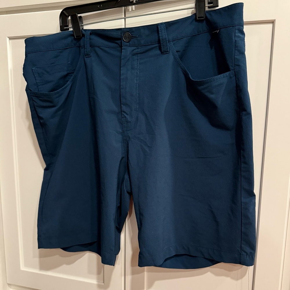 Travis Mathew Blue size 38 Flat Front Shorts